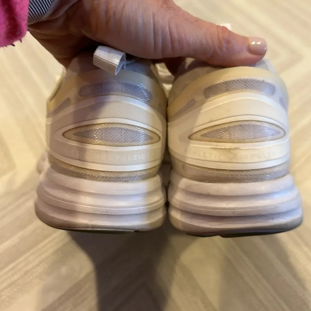 APL women’s white
